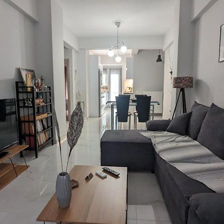 Luxury & Spacious Apartment In Atena Exterior foto