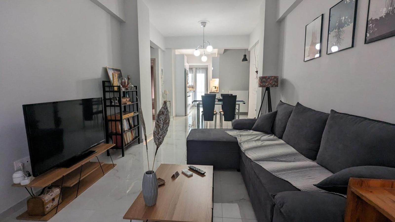 Luxury & Spacious Apartment In Atena Exterior foto