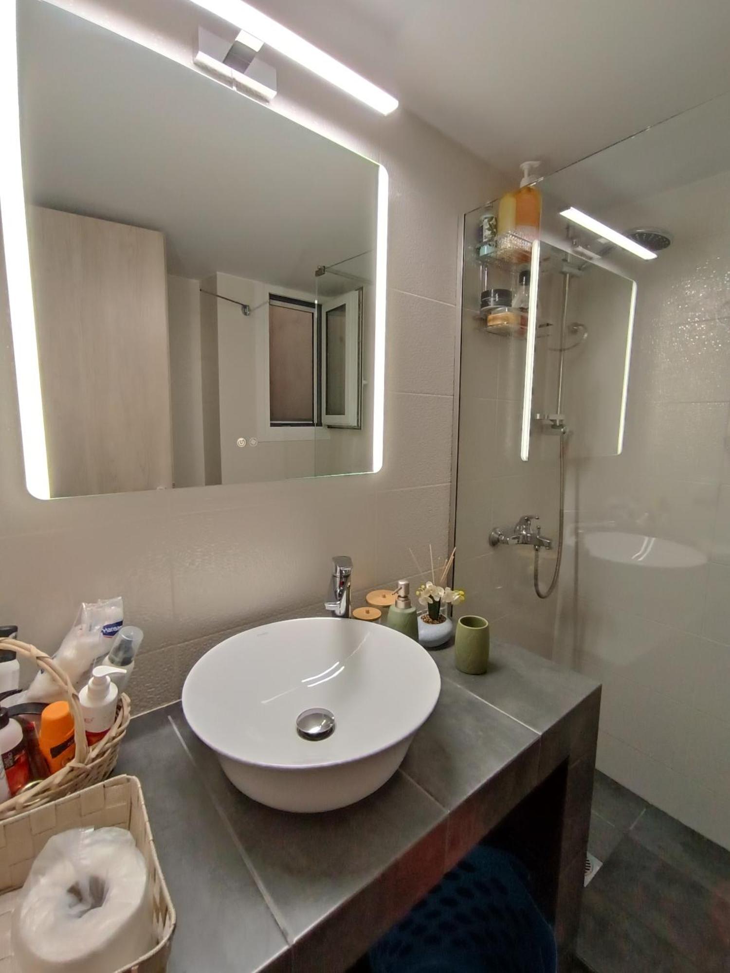 Luxury & Spacious Apartment In Atena Exterior foto