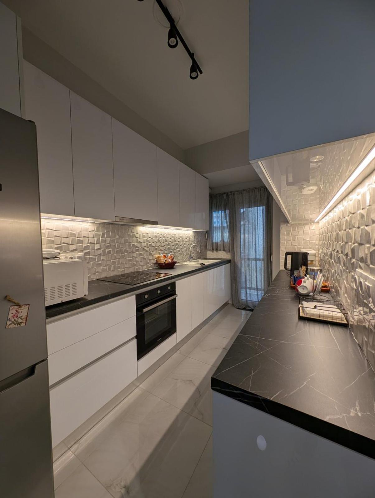 Luxury & Spacious Apartment In Atena Exterior foto